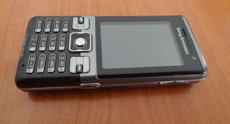 Συλλεκτικό κινητό τηλέφωνο Sony Ericsson c702